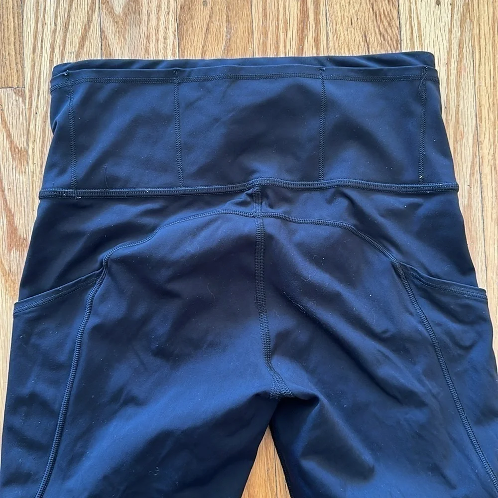 Lululemon 4 Fast Free Crop Nulux 19” black crops great pre owned reflector strip